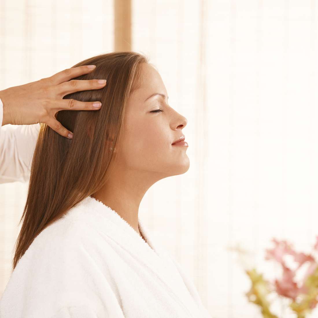 a woman getting a hair oil massage with the Herbal Edge Onion Hair Oil