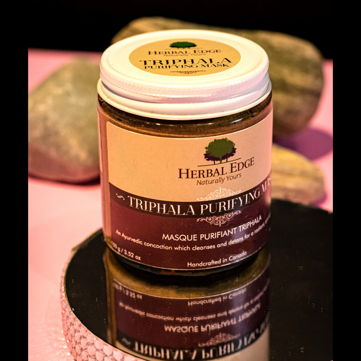 an oil based exfoliator with triphala, jojoba oil, rosehip oil and geranium to cleanse, exfoliate skin.