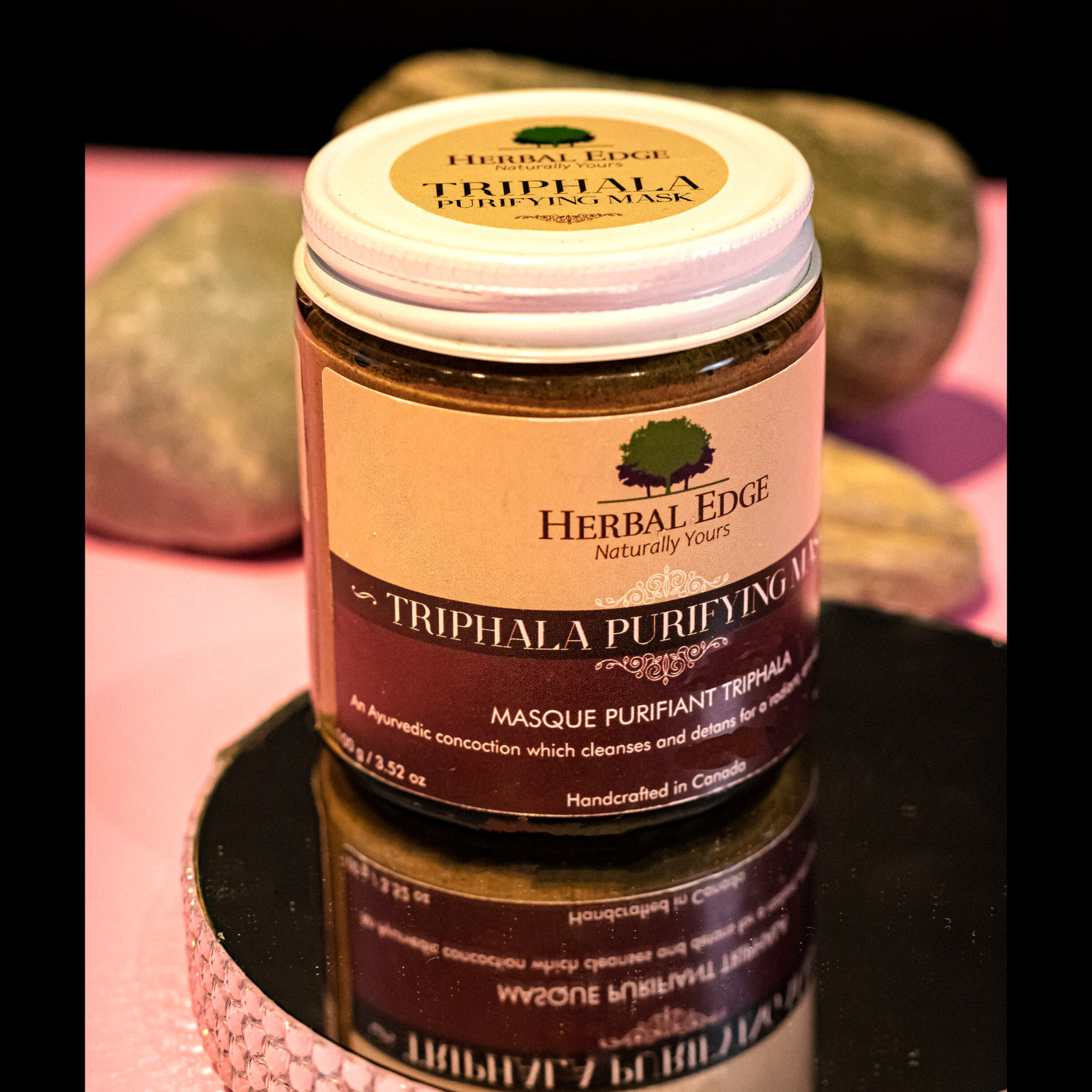 an oil based exfoliator with triphala, jojoba oil, rosehip oil and geranium to cleanse, exfoliate skin.